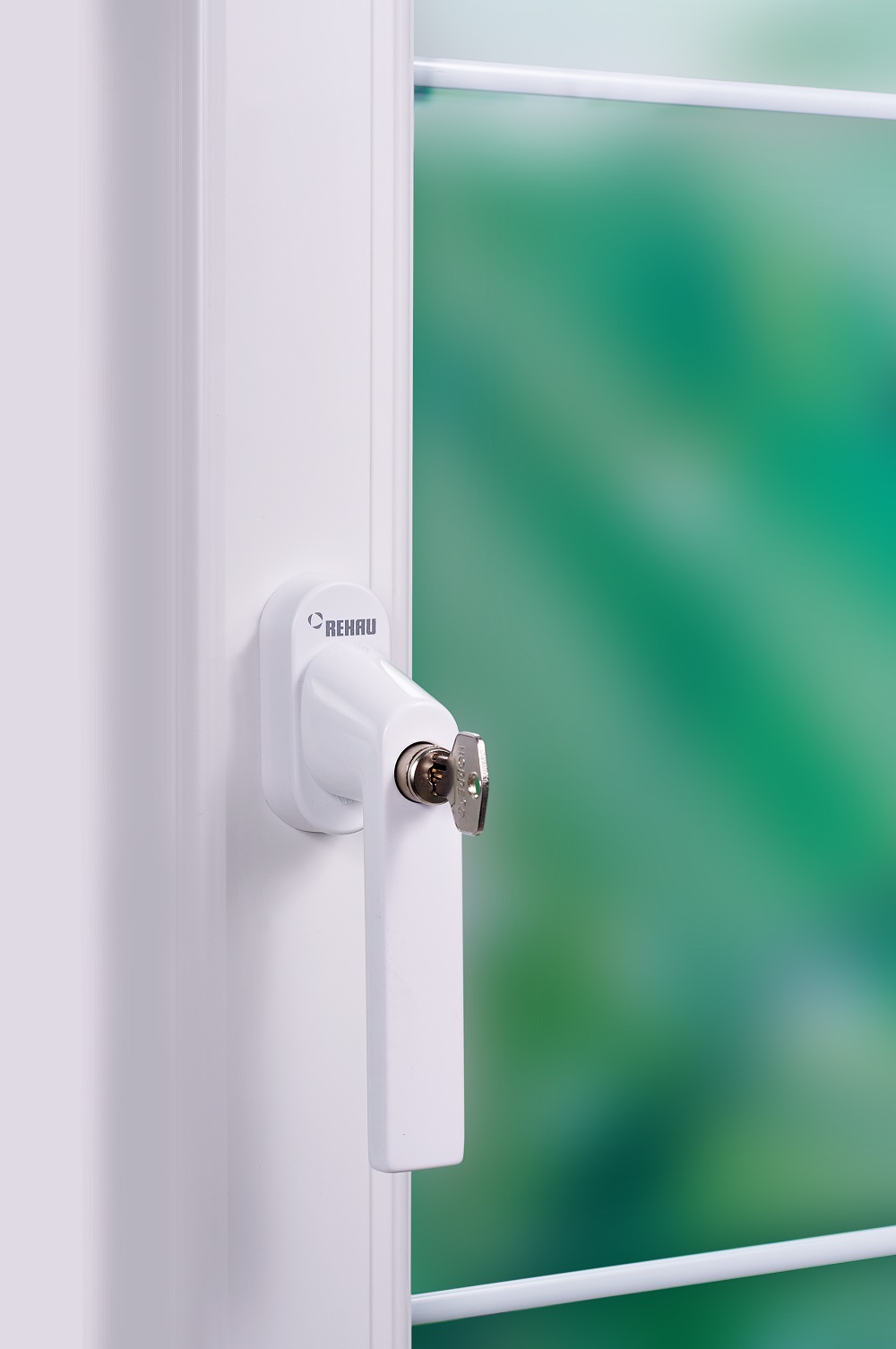 Montierter REHAU LINEA Fenstergriff abschließbar
