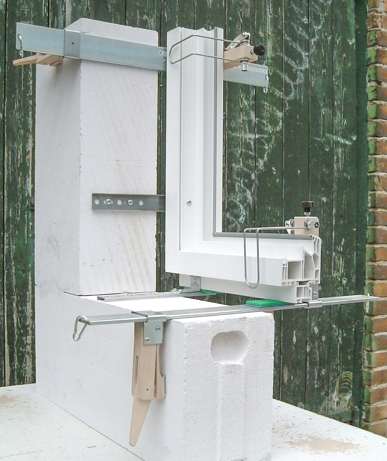 Fenstermontagezwinge