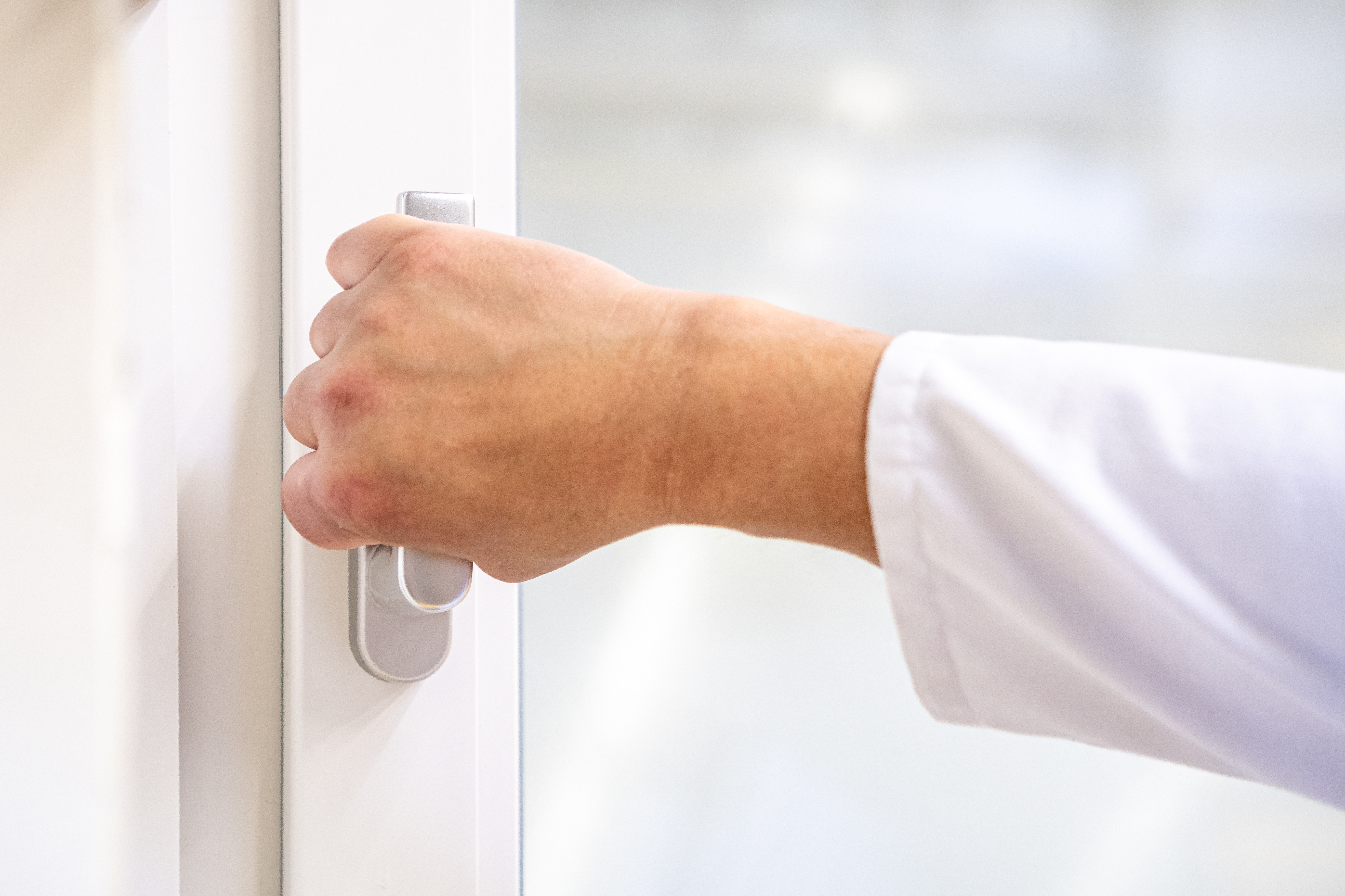 Montagebeispiel REHAU LINEA Fenstergriff Montagebeispiel REHAU LINEA Fenstergriff